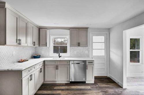 829 Bailey Hill Rd, Killingly CT  06241-1836 exterior