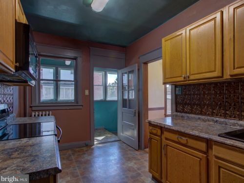 737 28th St, Harrisburg PA 17111-1127 exterior