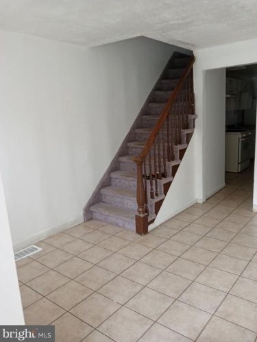 1430 Chesapeake Rd, Camden, NJ 08104-2932