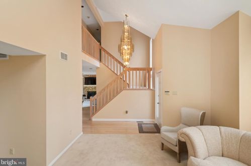 283 Sunset Dr, Southampton, PA 18954-1839