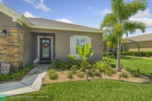 8055 Westfield Cir, Vero Beach, FL 32966-5146