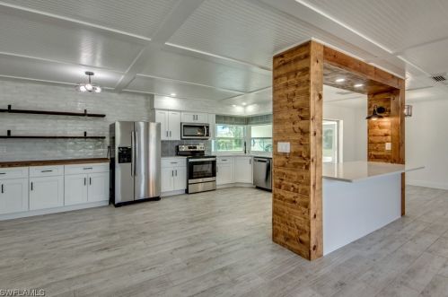 208 43 Ter, Cape Coral FL  33904-8425 exterior