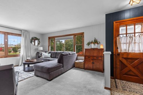 545 7th Ave, West Bend WI  53095-3915 exterior