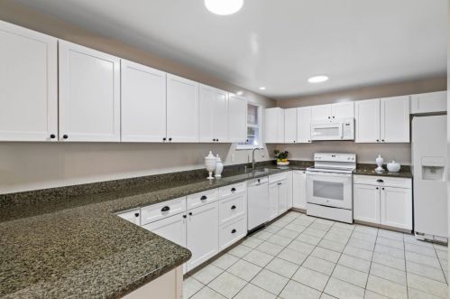 2014 Notre Dame Ave, Belmont CA  94002-1751 exterior