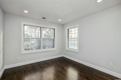 57 Bobwhite Ln, Hicksville NY  11801-4520 exterior