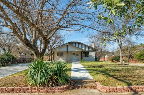 2600 College Ave, Fort Worth, TX 76110-3113