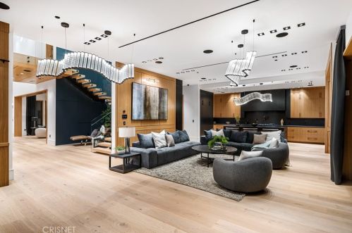 4508 Haskell Ave, Van Nuys CA  91436-3148 exterior