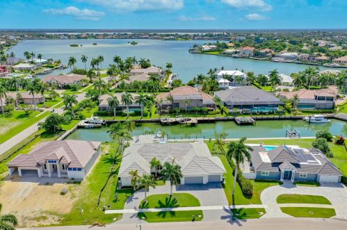809 Arcadia Ct, Marco Island, FL 34145-5832