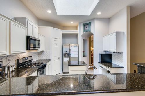 1808 Newton Dr, Lewisville TX  75028-7318 exterior