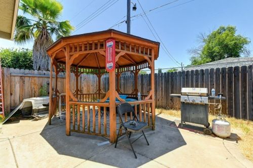 7321 Little Acorn Way, Rio Linda CA  95673-1336 exterior