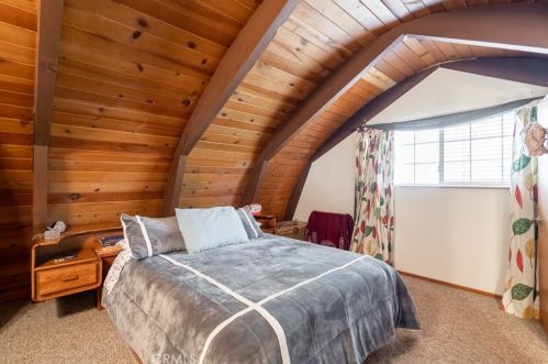 209 Gilroy Dr, Big Bear City CA  92314-9683 exterior