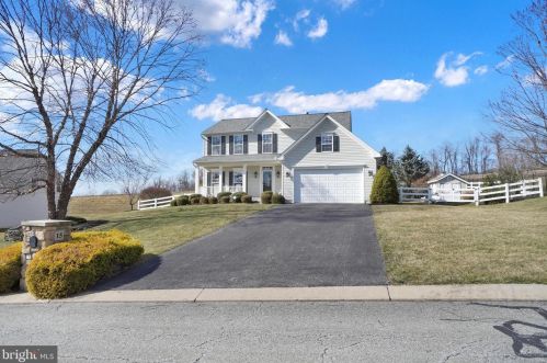 15 Tree Hollow Dr, Shrewsbury, PA 17361-1350