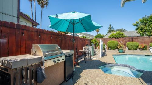 754 Tulare, Vacaville CA  95687-6250 exterior