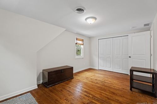 9 Lamplight Dr, Kensington CT  06037-1805 exterior