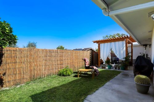 4073 Lake Blvd, Oceanside CA  92056-4604 exterior