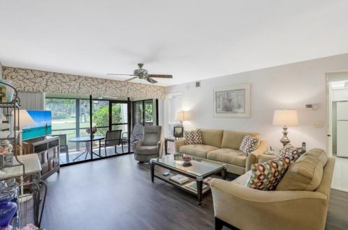 1621 Spoonbill Ln, Naples, FL 34105-2864