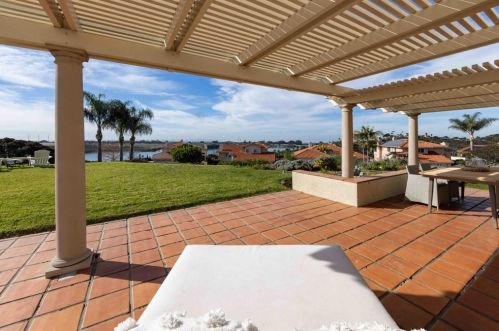4565 Sea Bluff Cir, Carlsbad CA  92008-3671 exterior