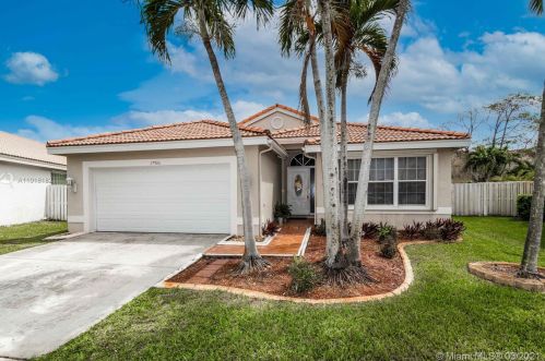 17906 13th Ct, Hollywood, FL 33029-4912