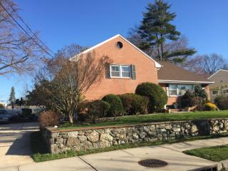 188 Delaware Ave, Freeport, NY 11520-1315