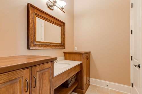 1410 Bristlecone Dr, Chenequa WI  53029-8653 exterior