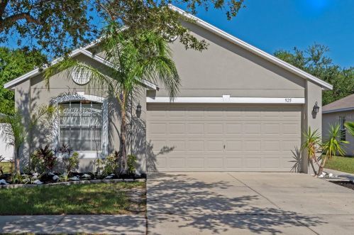 925 Brenton Leaf Dr, Ruskin, FL 33570-7925