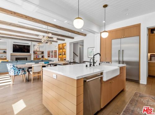 12226 Huston St, North Hollywood CA  91607-3617 exterior