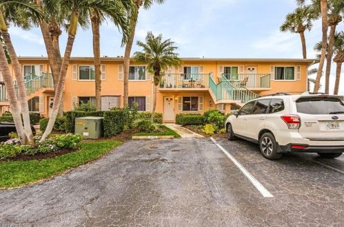 3805 Snowflake Ln, Naples, FL 34112-5005