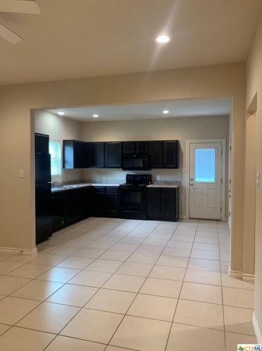2311 Lincoln St, Seguin TX  78155-1619 exterior
