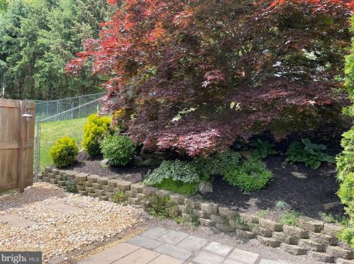 29 Johns Dr, West Enola PA  17025-2694 exterior