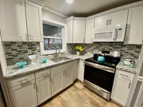 168 Washington Ave, Wheatley Heights NY  11798-2020 exterior