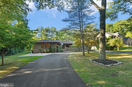 70 Leroy Ave, Berlin Boro, NJ 08009-2125