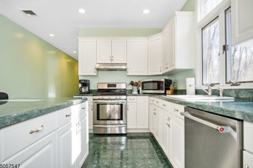 15 Hidden Glen Dr, Sparta NJ  07871-3843 exterior