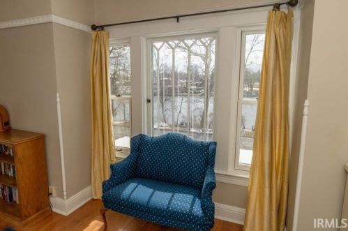 321 Edgewater Dr, Mishawaka IN  46545-6910 exterior