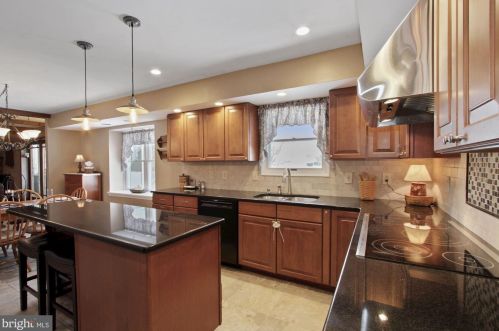 1199 Crestwood Dr, Pottstown PA 19464-2931 exterior