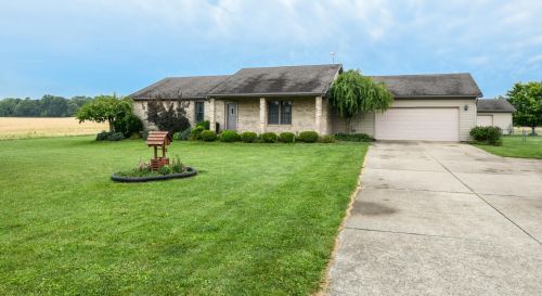 3672 Hampton Rd, Springfield, OH 45502-9690