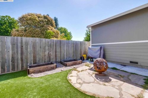 503 Willow Ave, Hayward CA  94541-2424 exterior