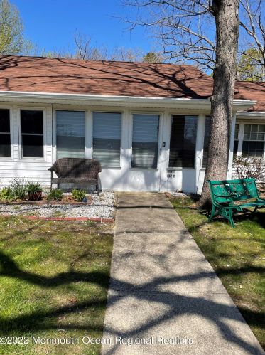 132 Farrington Ct, Lakewood, NJ 08701-7822