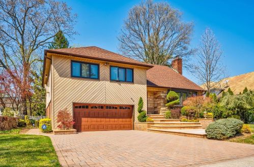 819 Pepperidge Rd, Westbury, NY 11590-1436