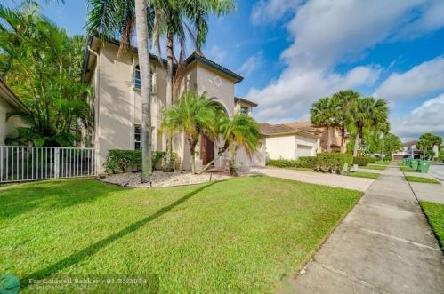 1430 159th Ave, Hollywood, FL 33027-2359