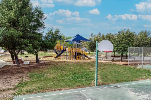 8410 Cypress Point Ln, Tucson AZ 85710-7108 exterior