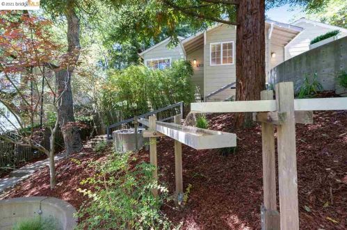 6901 Chambers Dr, Oakland, CA 94611-1303