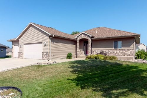 108 Olivia Ct, Mankato, MN 56001-2071