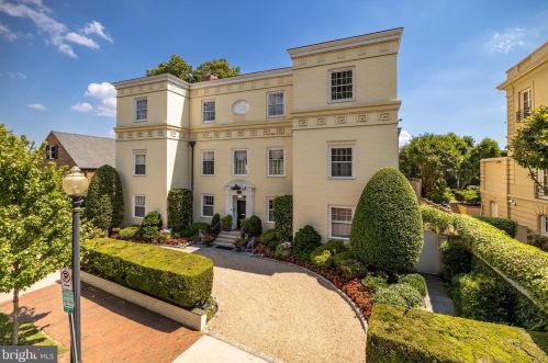 3210 R St, Washington DC  20024-3419 exterior