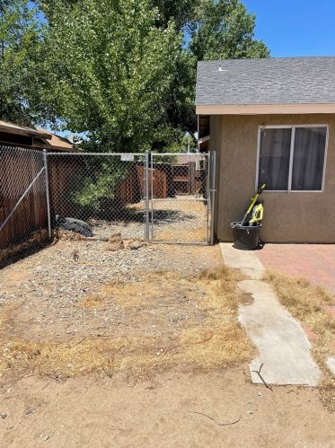 1342 Avenue, Lancaster CA 93534-7400 exterior