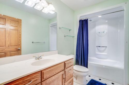 5230 Creekside Pl, La Crosse WI  54601-2296 exterior