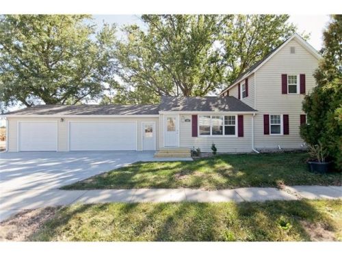 227 5th Ave, Sutliff, IA 52253-9784