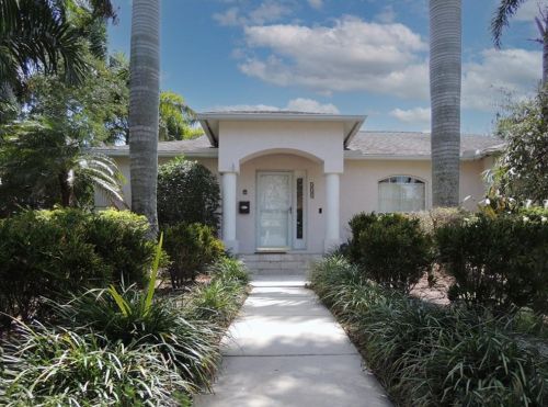330 47th Ave, Saint Petersburg, FL 33703-3910