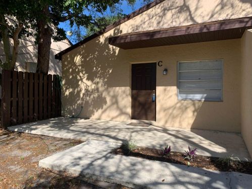 2014 10th St, Fort Pierce, FL 34950-5347
