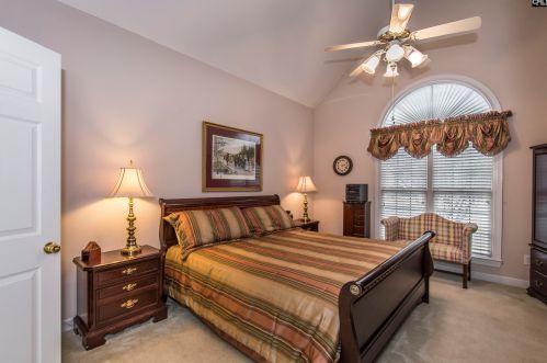 140 Clubhouse Dr, Cayce-West Columbia SC 29172-2584 exterior