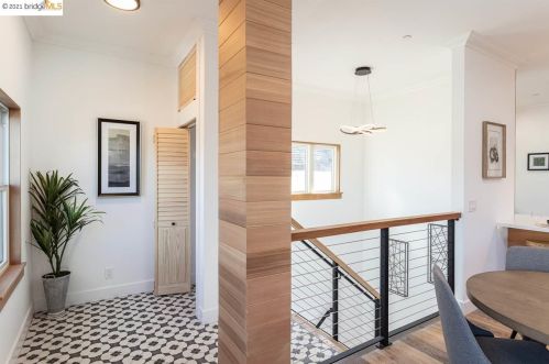 721 44th St, Oakland CA 94608-3404 exterior